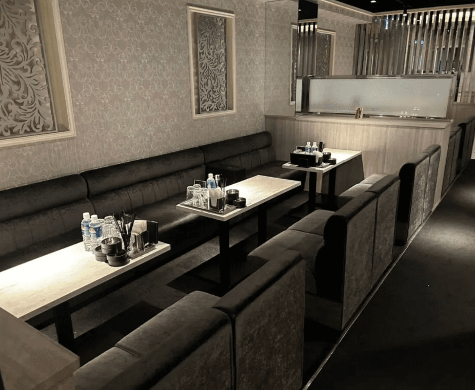 Club BASE(ベース 朝)の店内