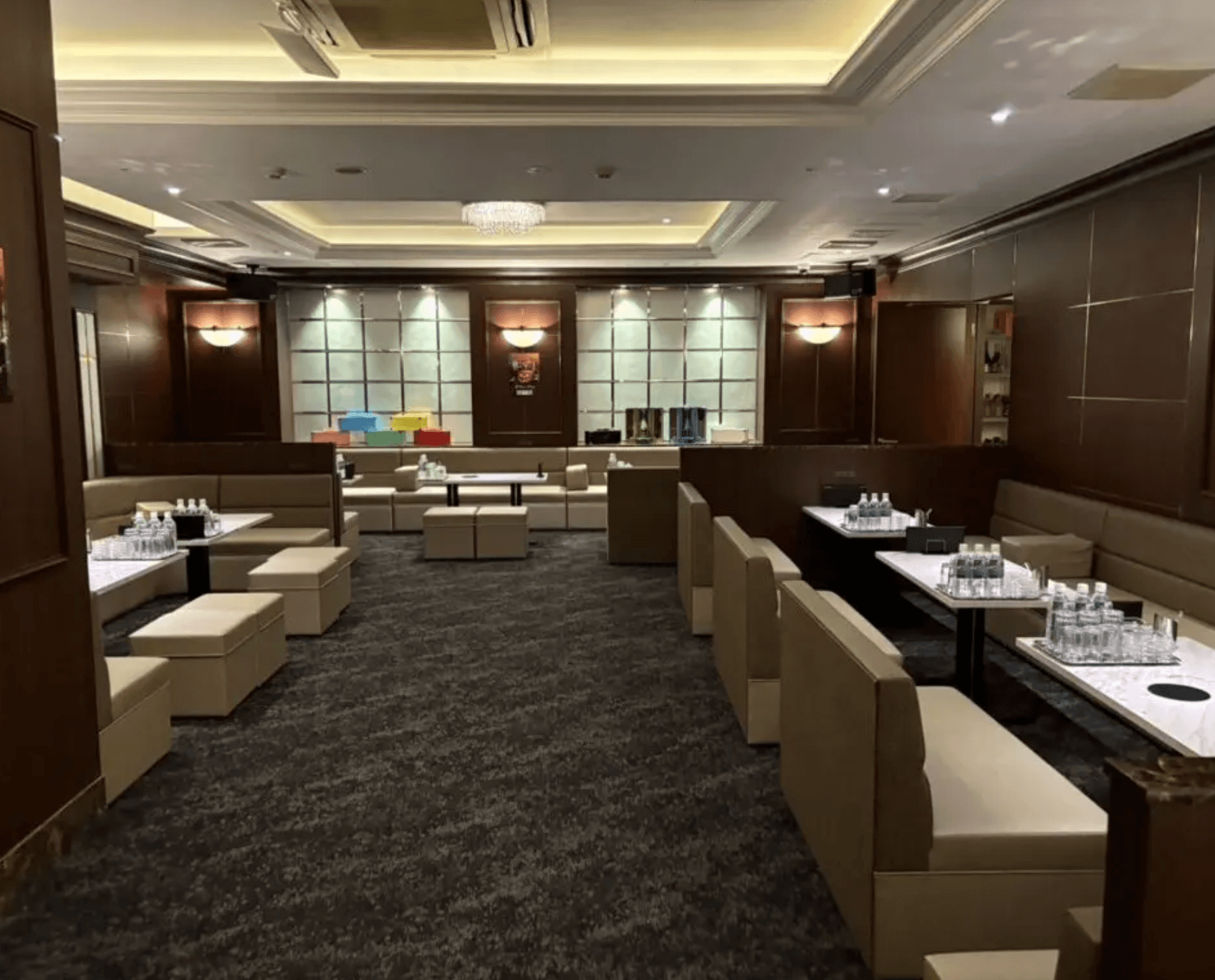 Club ANELA (アネラ)の店内